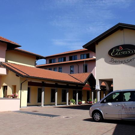 Scia' On Martin Hotel Buscate Bagian luar foto