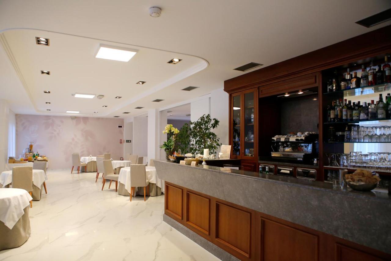 Scia' On Martin Hotel Buscate Bagian luar foto