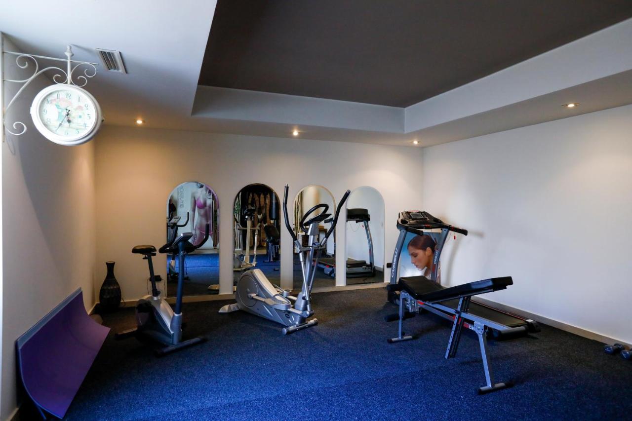 Scia' On Martin Hotel Buscate Bagian luar foto
