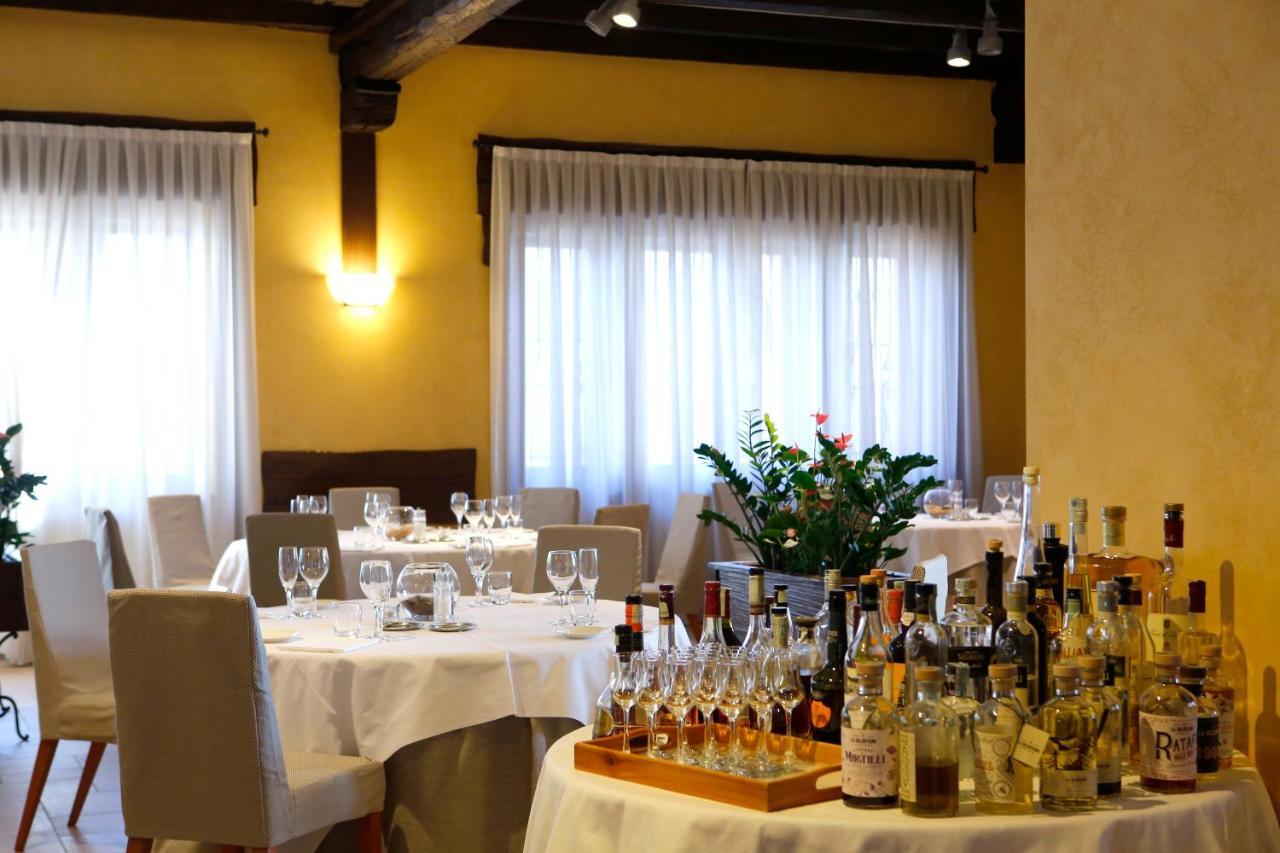 Scia' On Martin Hotel Buscate Bagian luar foto