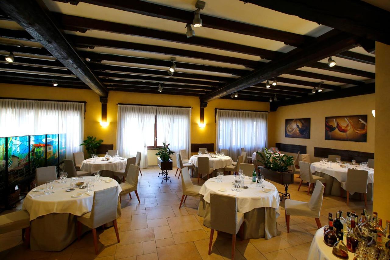 Scia' On Martin Hotel Buscate Bagian luar foto