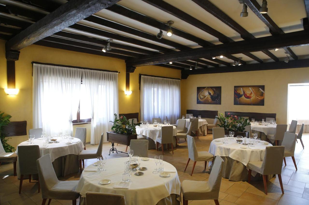 Scia' On Martin Hotel Buscate Bagian luar foto