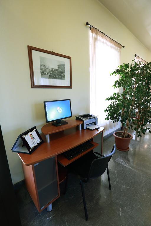 Scia' On Martin Hotel Buscate Bagian luar foto