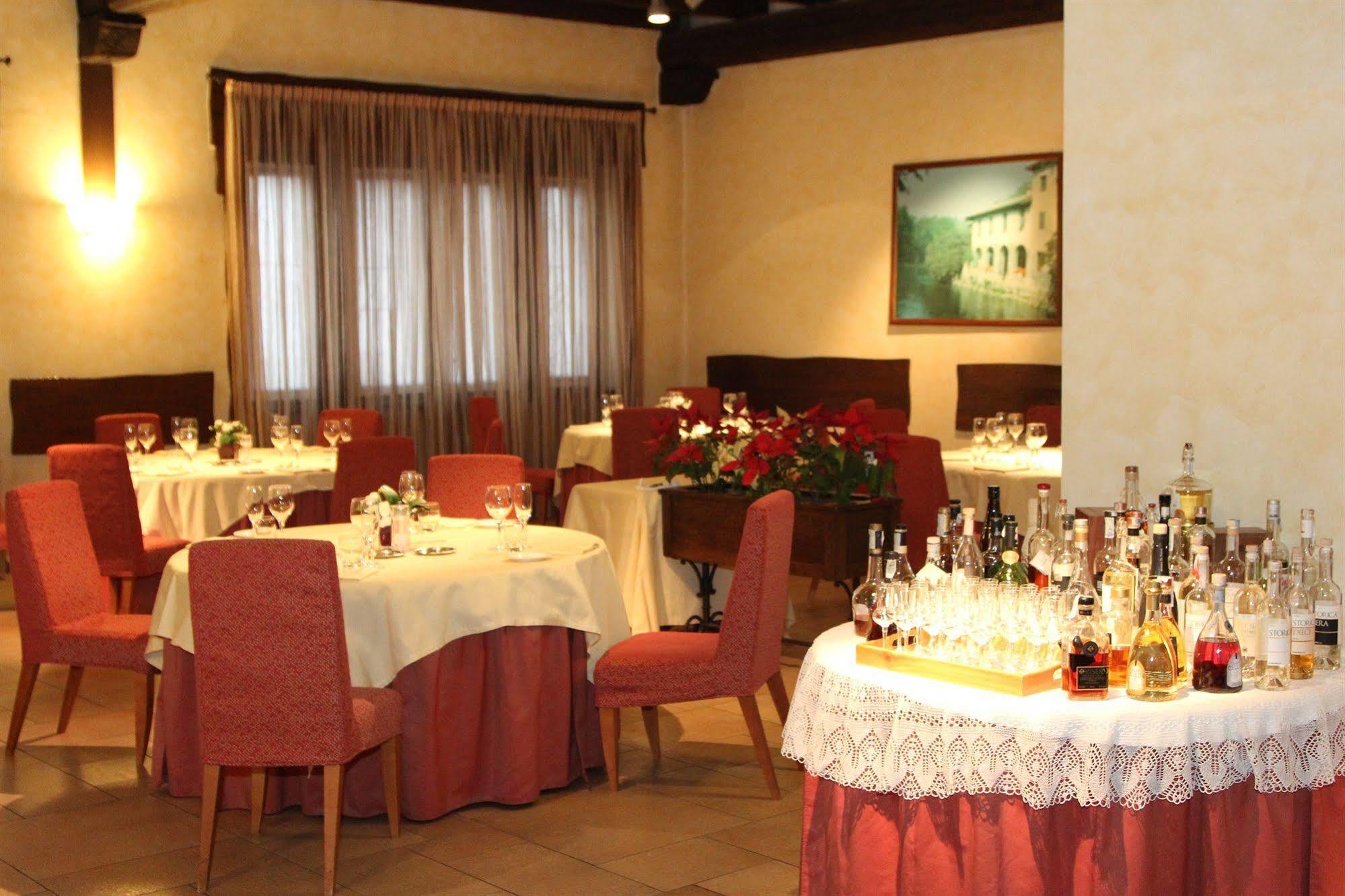 Scia' On Martin Hotel Buscate Bagian luar foto