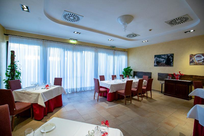 Scia' On Martin Hotel Buscate Bagian luar foto