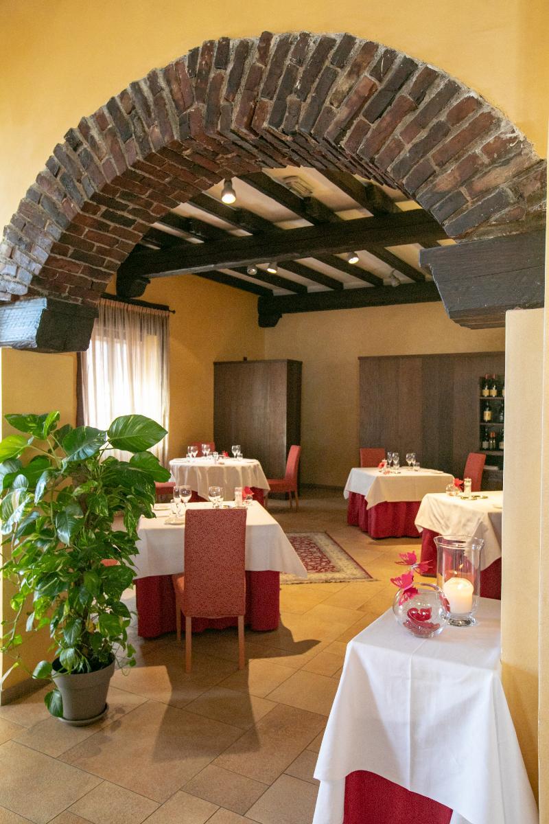 Scia' On Martin Hotel Buscate Bagian luar foto