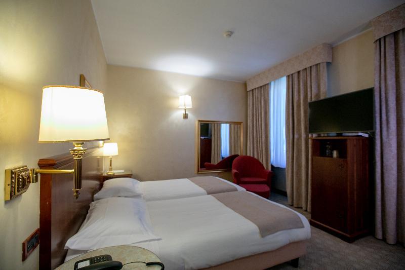 Scia' On Martin Hotel Buscate Bagian luar foto